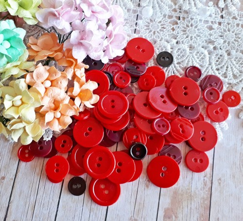 Zestaw 12 guzików, 11, 15 i 20 mm, czerwone i bordowe