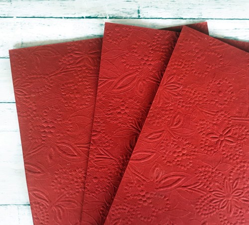 Papier-czerpany-tloczony-czerwony
