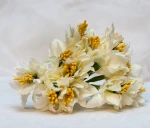 Materiałowe lilie shabby, kremowe z żółtymi pręcikami, ok. 3 cm, 6 szt.