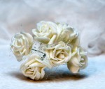 Róże piankowe z tiulem, 3-4 cm, kremowe, ecru