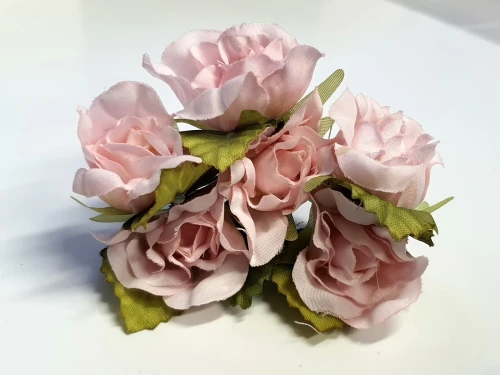 Roze-materialowe-shabby-6-sztuk-jasny-roz-z-zielonymi-listkami