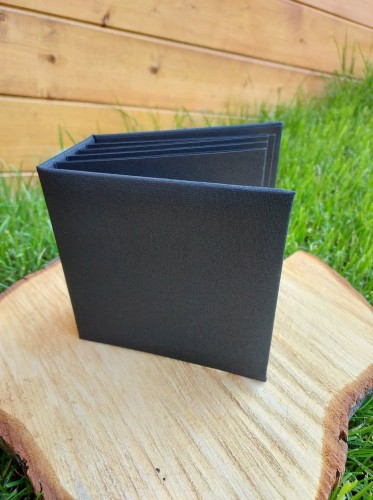 album do zdjec maly 11,5x11,5cm czarny do samodzielnego ozdobienia handmade.jpg