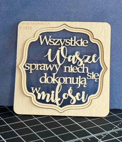 Tekturka napis - Wszystkie Wasze sprawy niech się dokonują w miłości, ramka, grawer